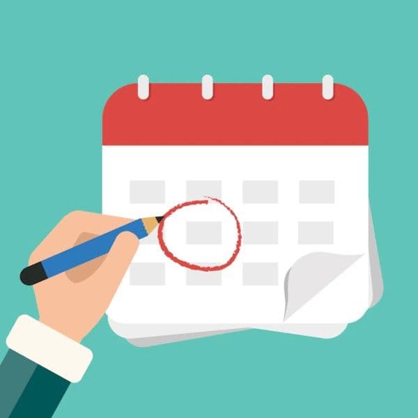 Ilustración de persona marcando una fecha en un calendario con un lapicero.