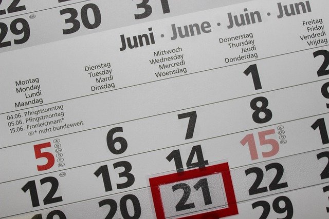 Calendario marcando el mes de junio