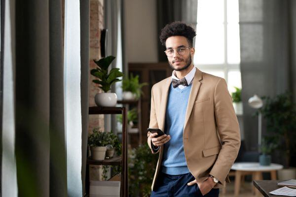 trabajador en oficina